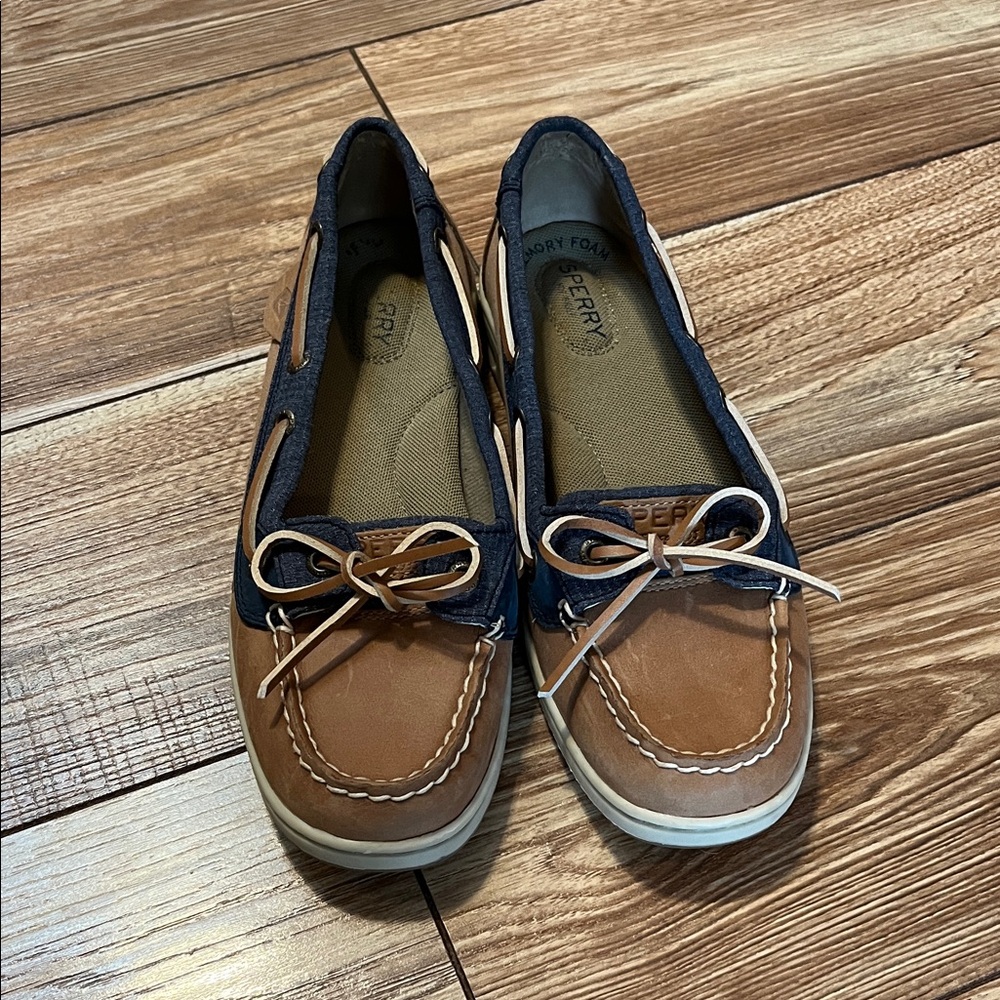 Sperry Tan and Navy Boat Shoes NWOT